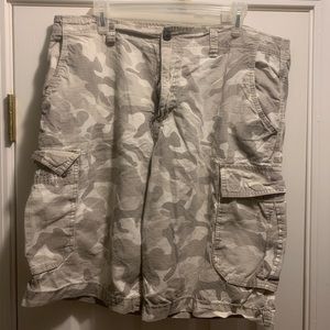 No Boundaries Brand Snow Camo Cargo Shorts size 38